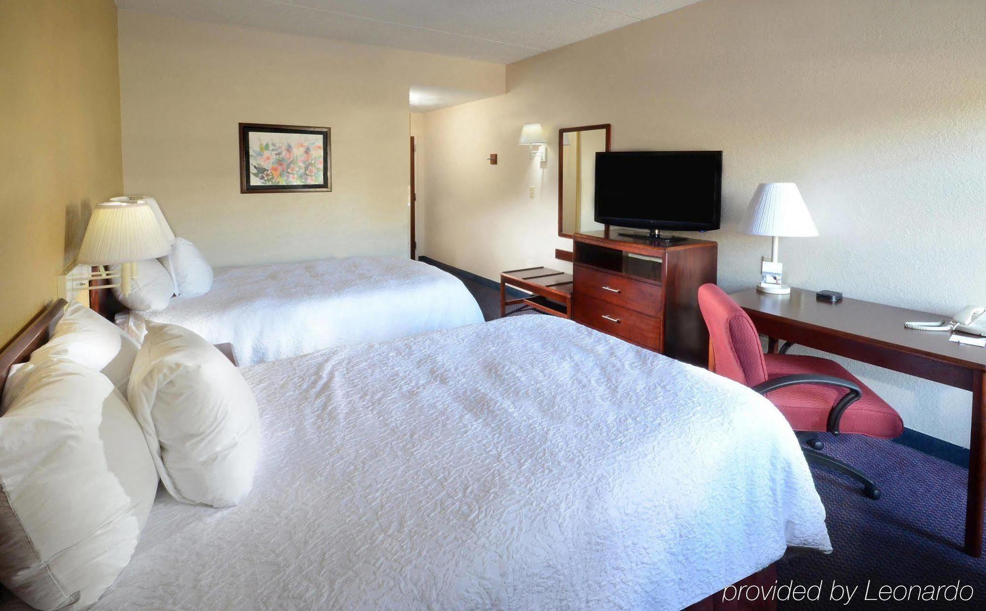 Hampton Inn Roxboro Екстер'єр фото